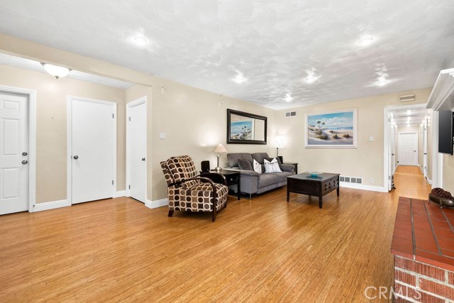 MLS #OC25226642 image #7