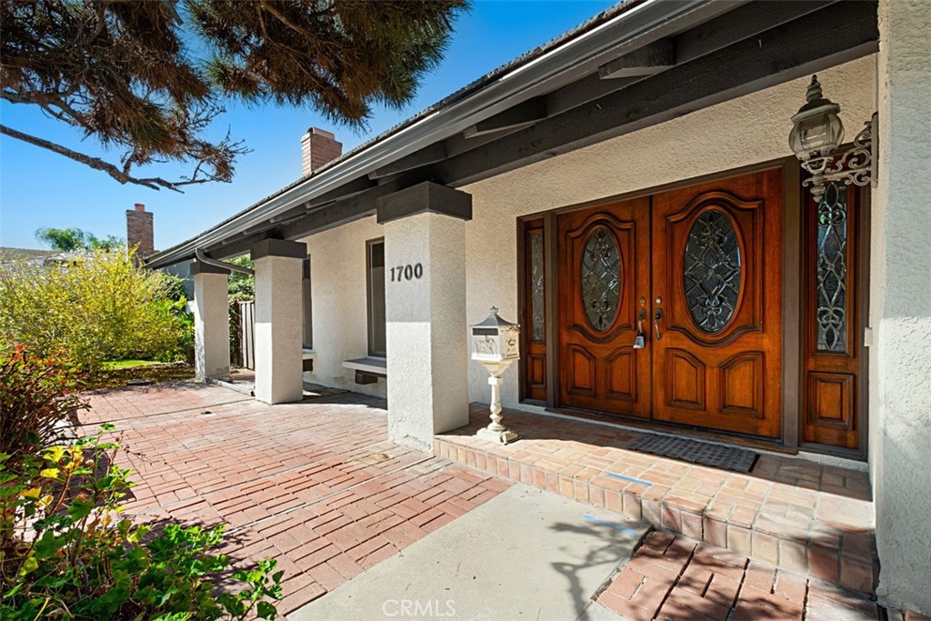 MLS #OC25226770 image #1