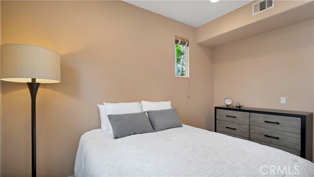 MLS #OC25226873 image #15