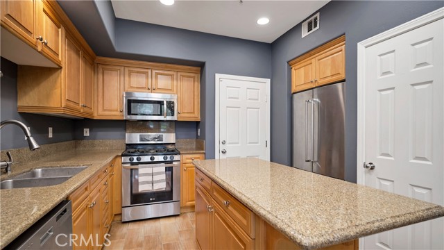 MLS #OC25226873 image #6