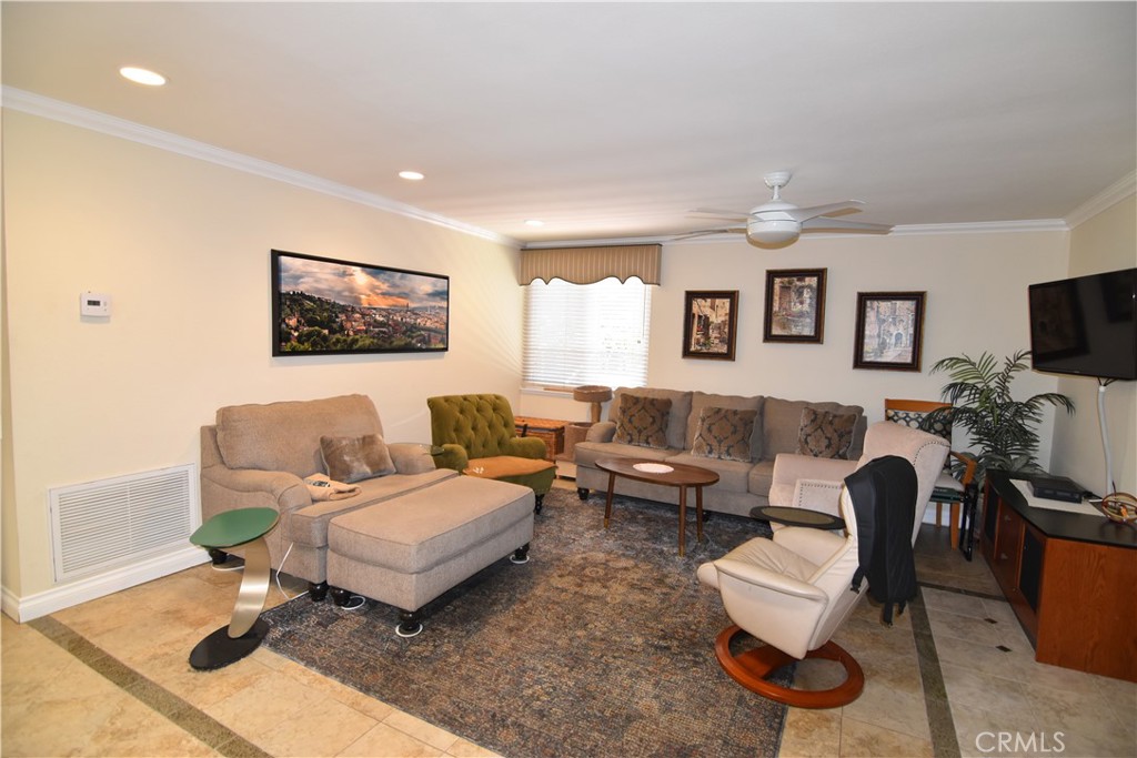 MLS #OC25227311 image #12