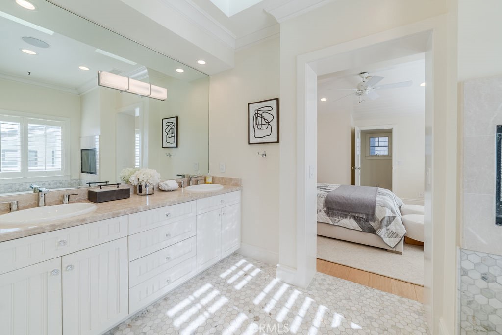 MLS #OC25225888 image #28