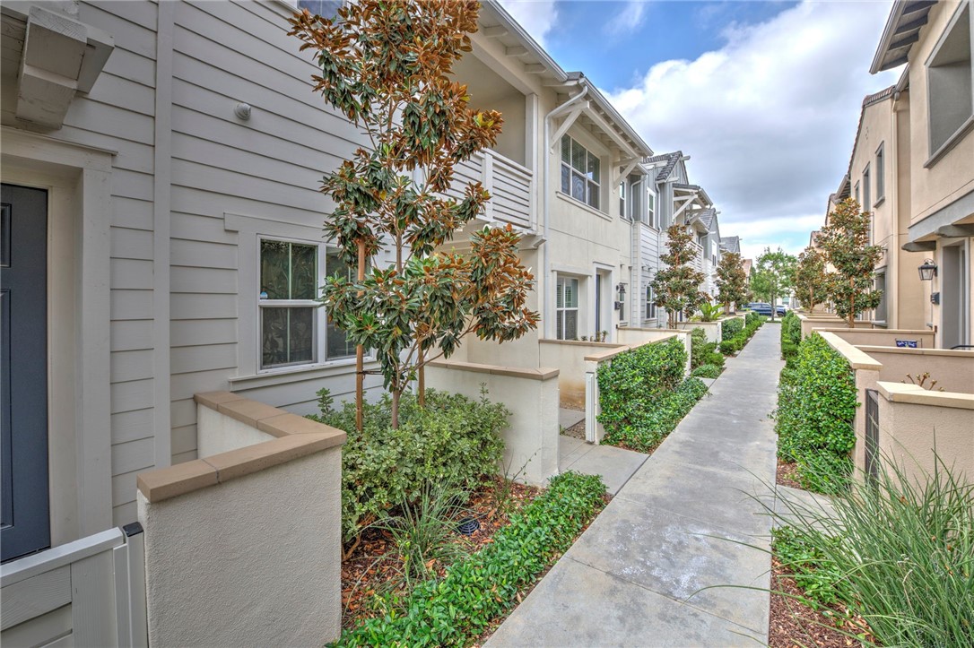 MLS #OC25227460 image #0