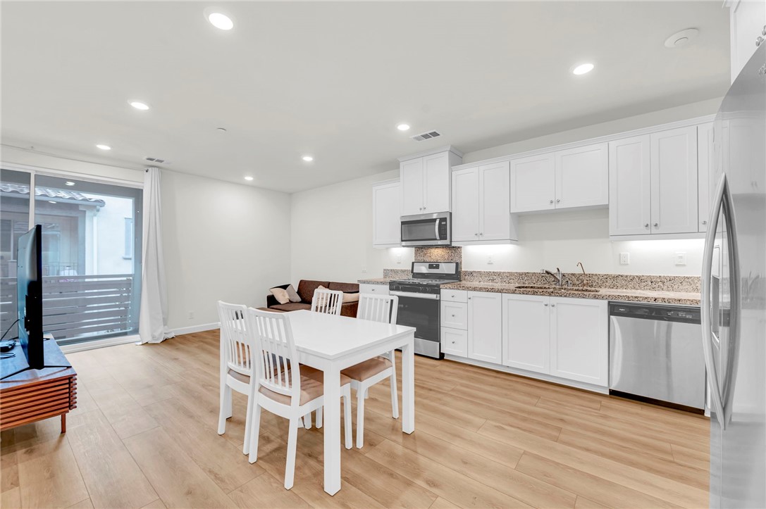 MLS #OC25227460 image #5