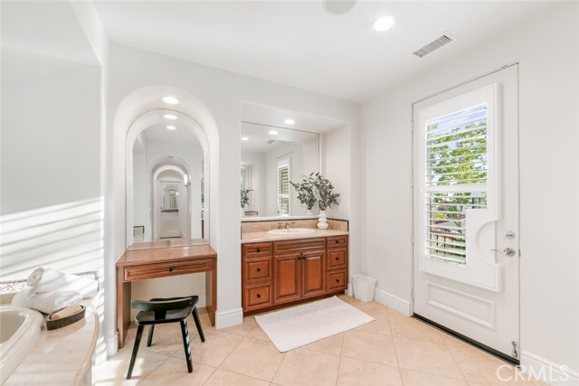 MLS #OC25227548 image #35