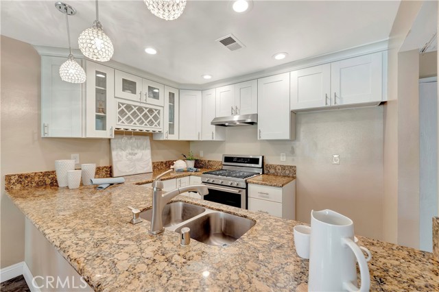 MLS #OC25227592 image #9