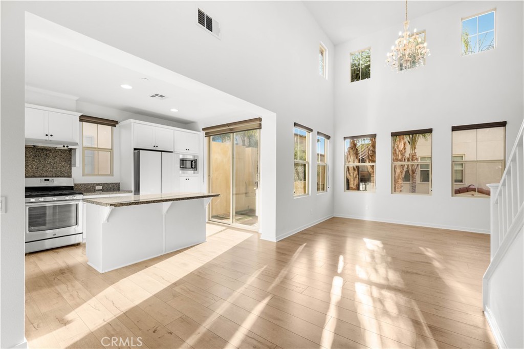 MLS #OC25228009 image #1