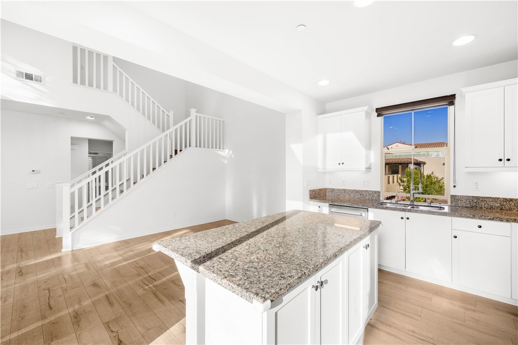 MLS #OC25228009 image #16