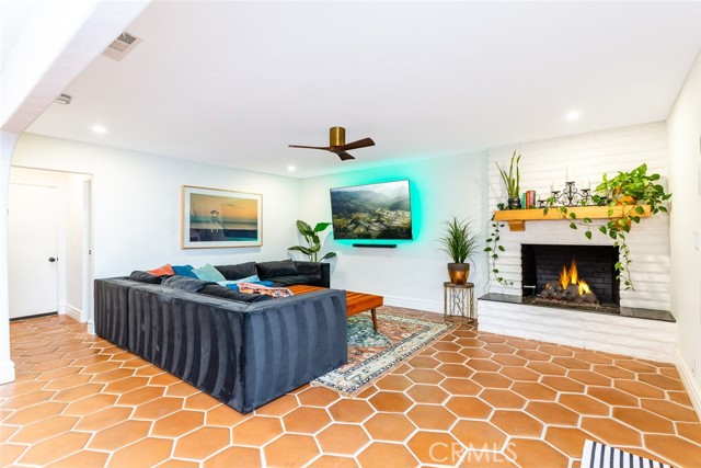 MLS #OC25228321 image #8