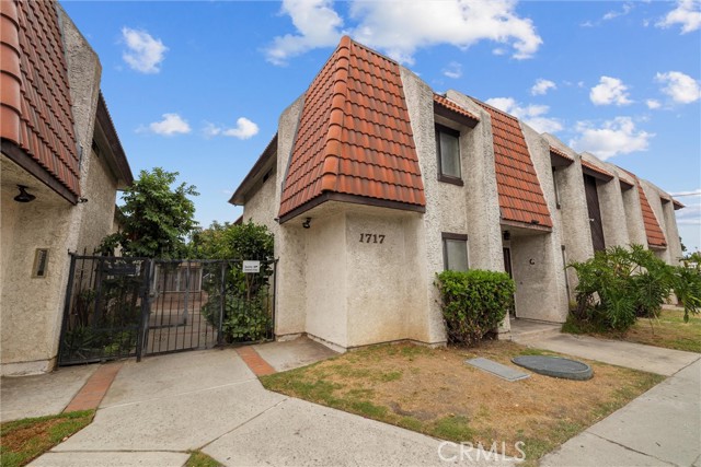 MLS #OC25228482 image #1