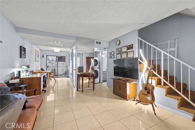 MLS #OC25228482 image #2