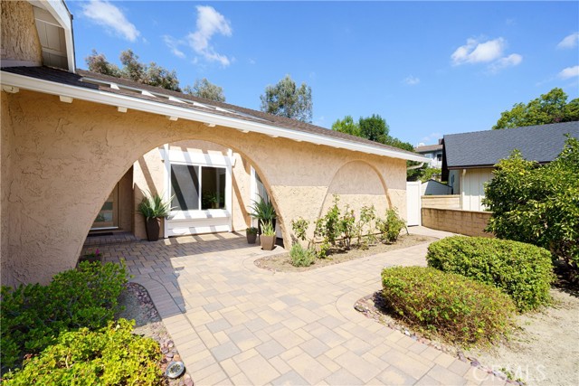 MLS #OC25228577 image #2