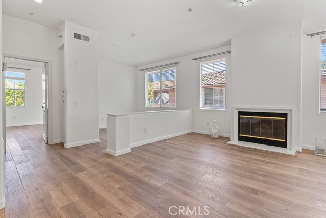 MLS #OC25228696 image #1