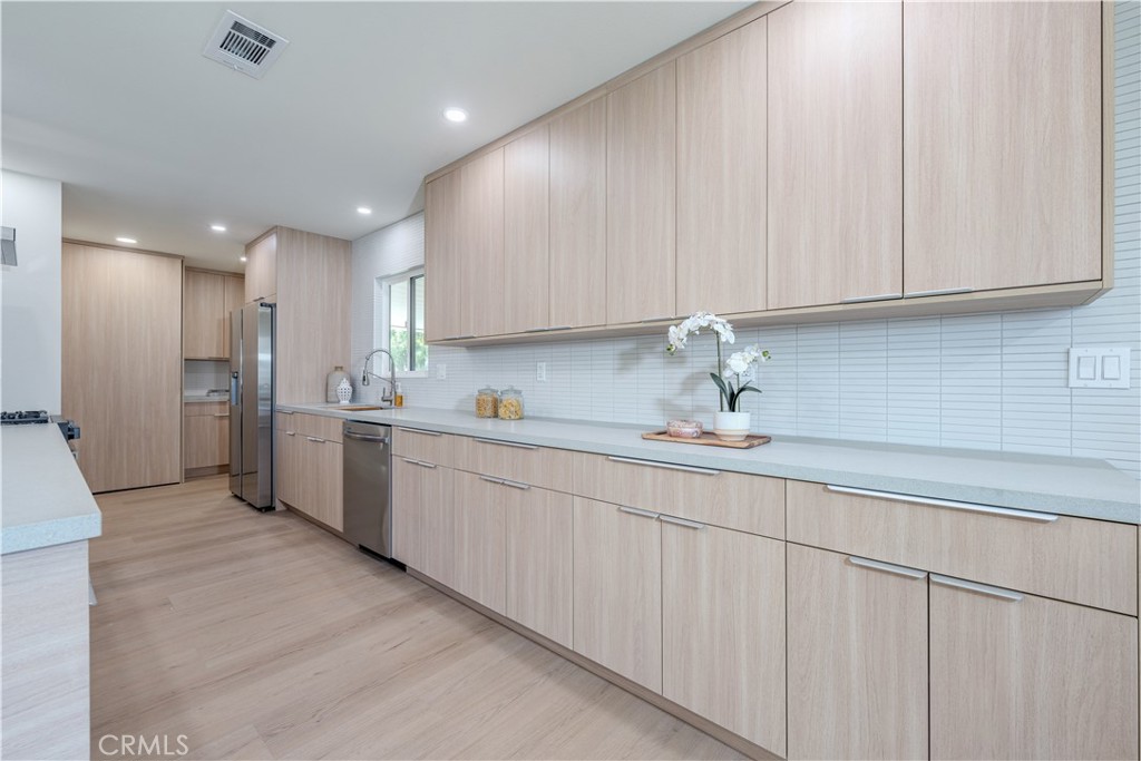 MLS #OC25228724 image #5