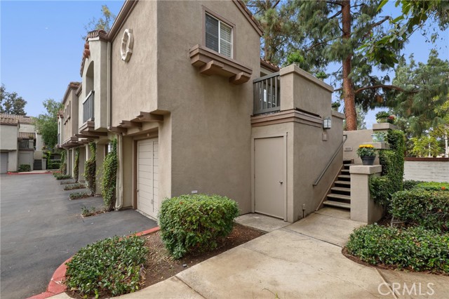 MLS #OC25228882 image #1