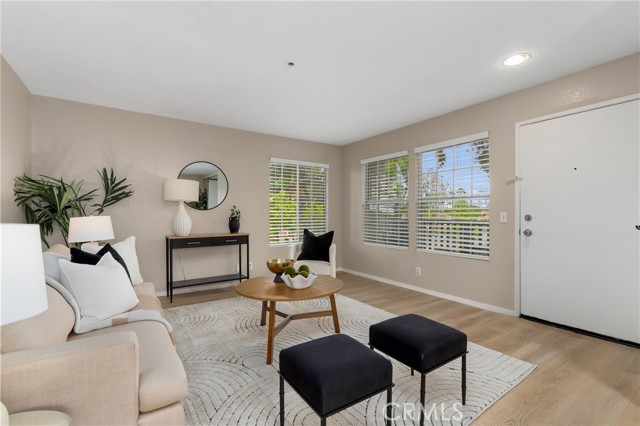 MLS #OC25228882 image #4