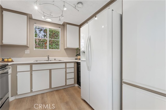 MLS #OC25228882 image #9