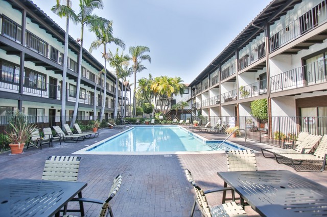 MLS #OC25229290 image #1