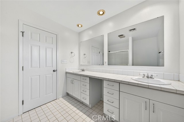 MLS #OC25229385 image #32