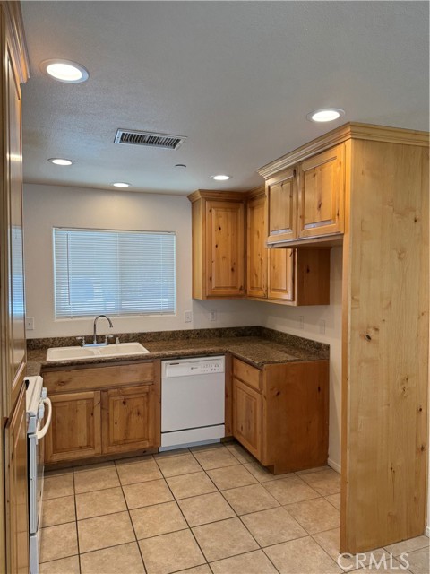 MLS #OC25229422 image #12