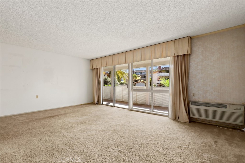 MLS #OC25229637 image #4