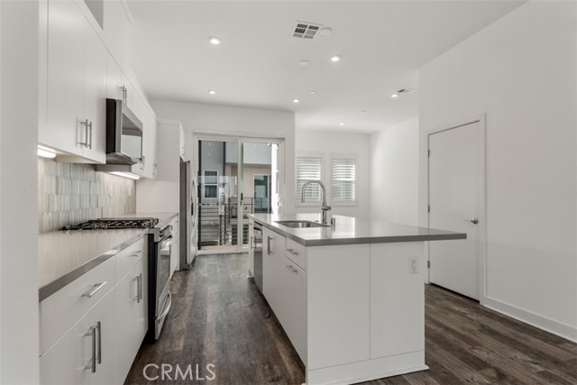 MLS #OC25229977 image #9