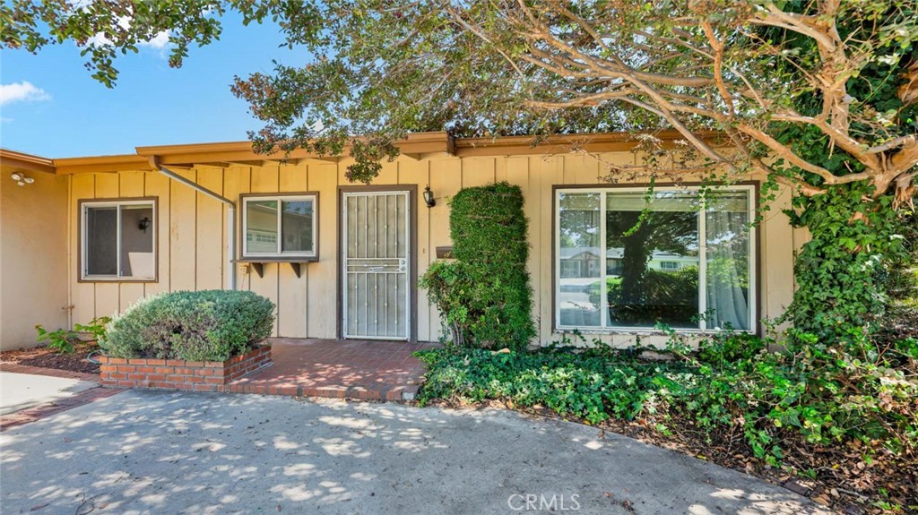 MLS #OC25230145 image #2