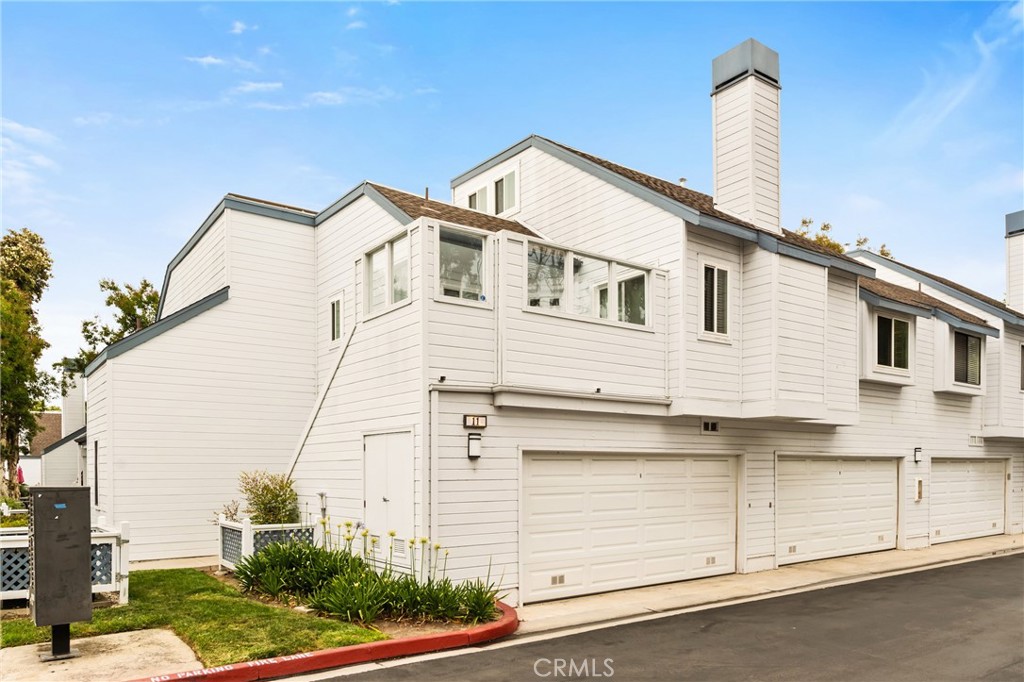 MLS #OC25230163 image #0