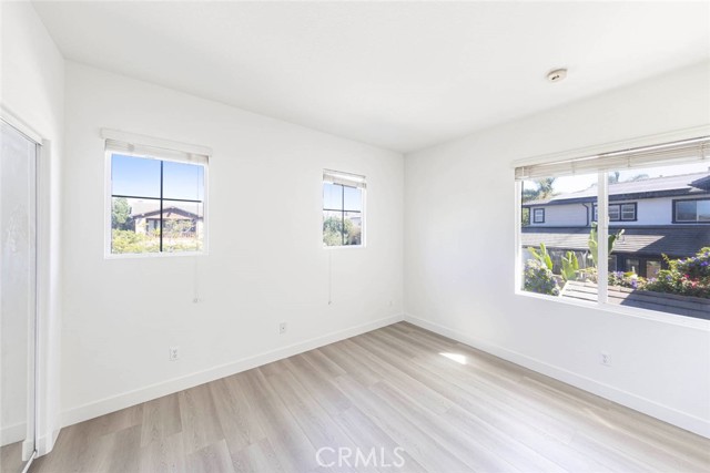 MLS #OC25230343 image #10