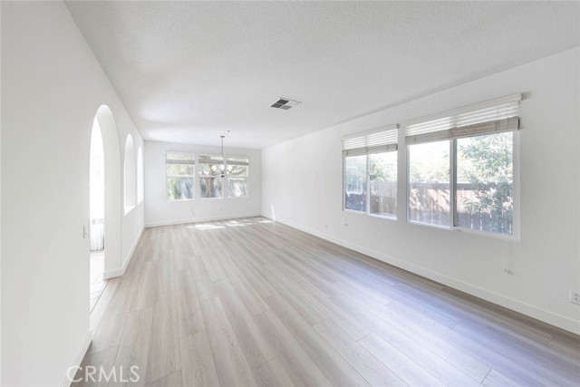 MLS #OC25230343 image #15