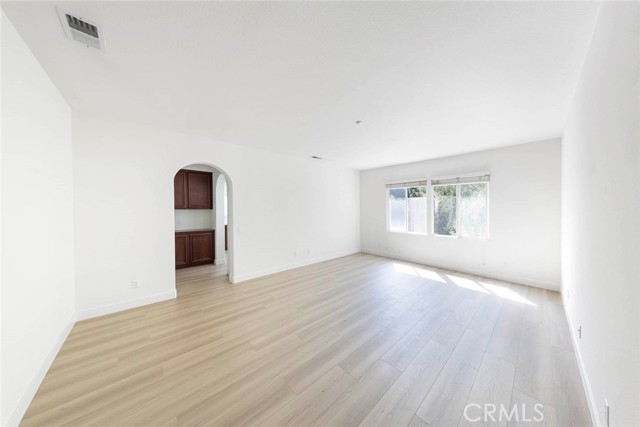 MLS #OC25230343 image #2