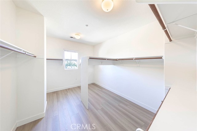 MLS #OC25230343 image #4