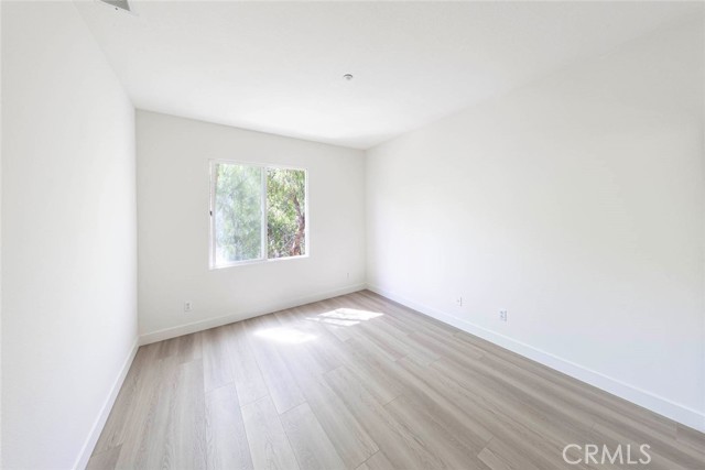 MLS #OC25230343 image #5