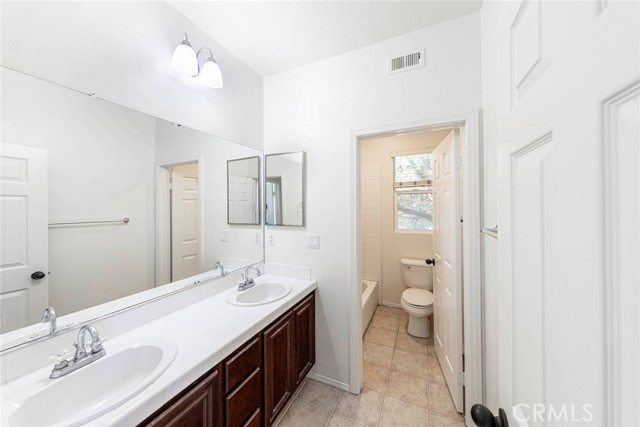 MLS #OC25230343 image #9