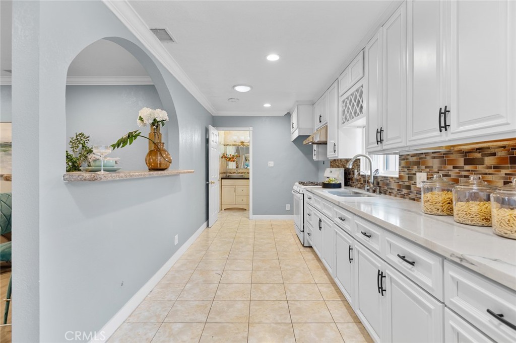 MLS #OC25230442 image #10