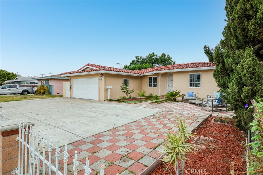 MLS #OC25230442 image #2