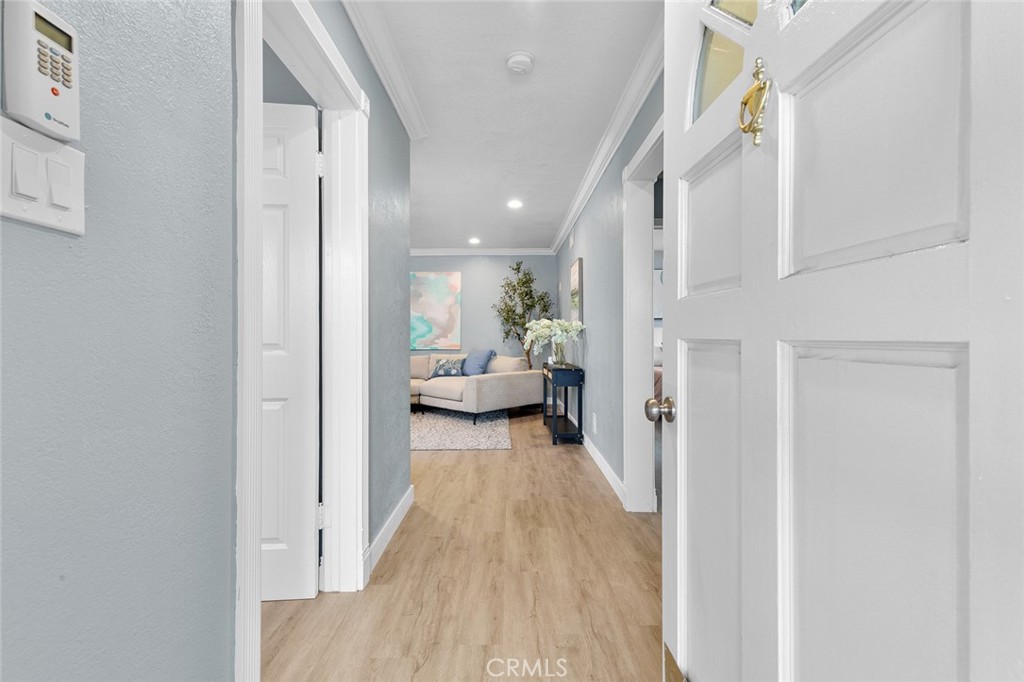 MLS #OC25230442 image #4