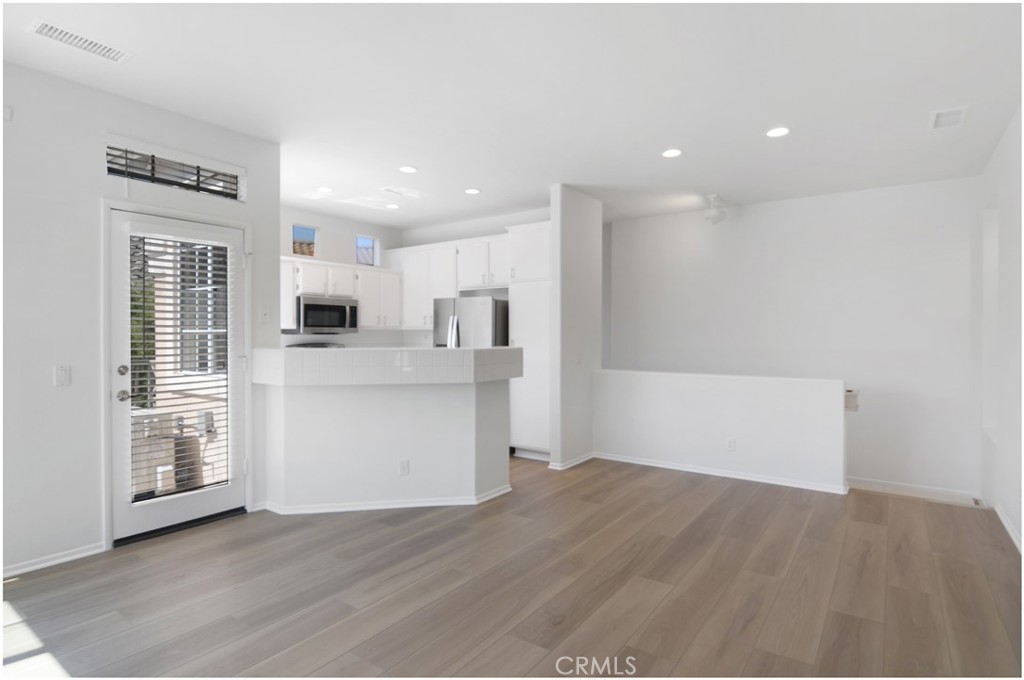 MLS #OC25230660 image #2