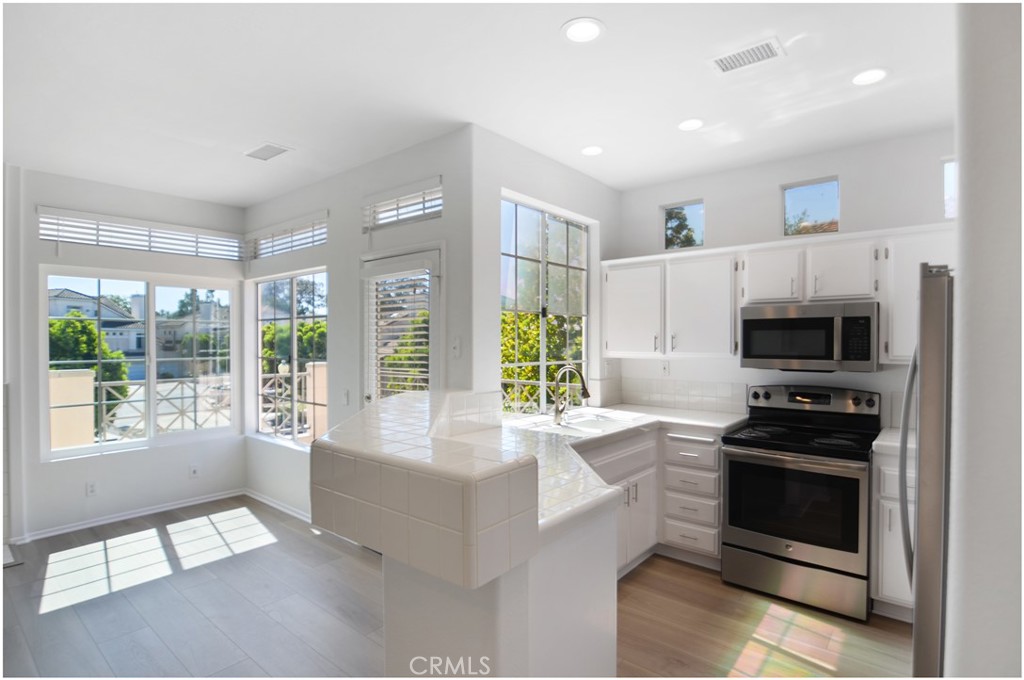 MLS #OC25230660 image #4