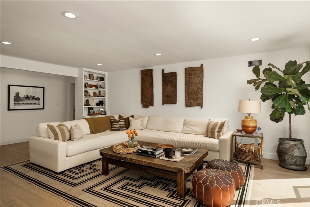 MLS #OC25230705 image #11