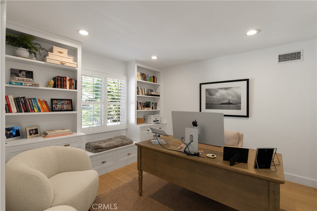 MLS #OC25230705 image #15