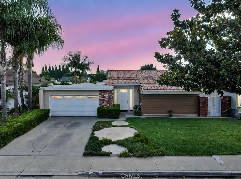 MLS #OC25231008 image #0