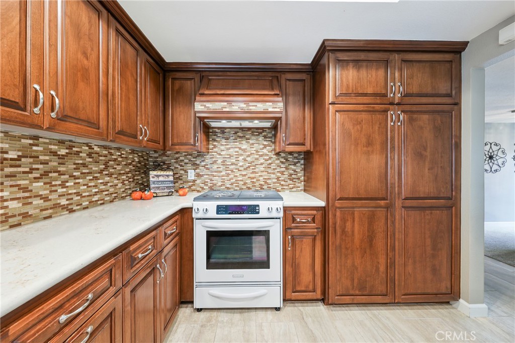 MLS #OC25231008 image #17