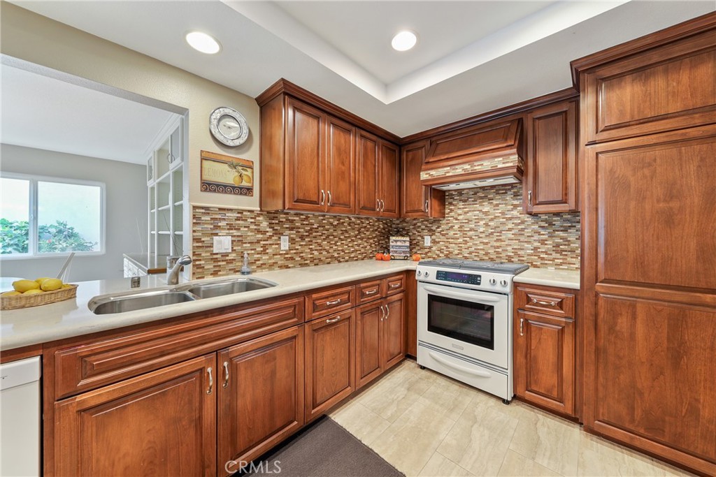 MLS #OC25231008 image #18