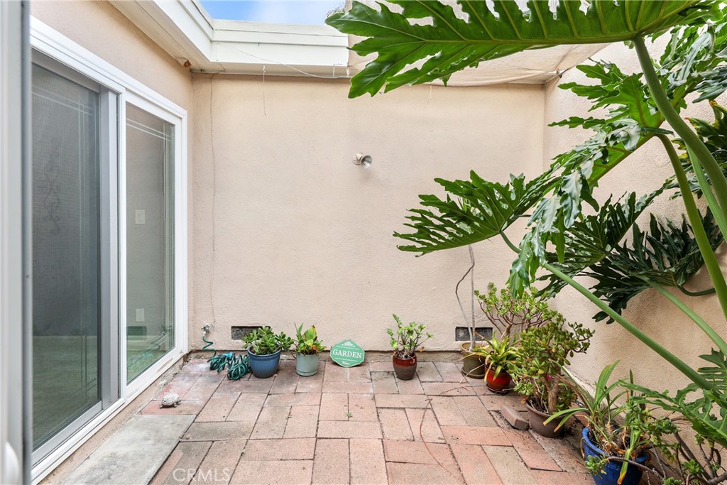 MLS #OC25231008 image #30