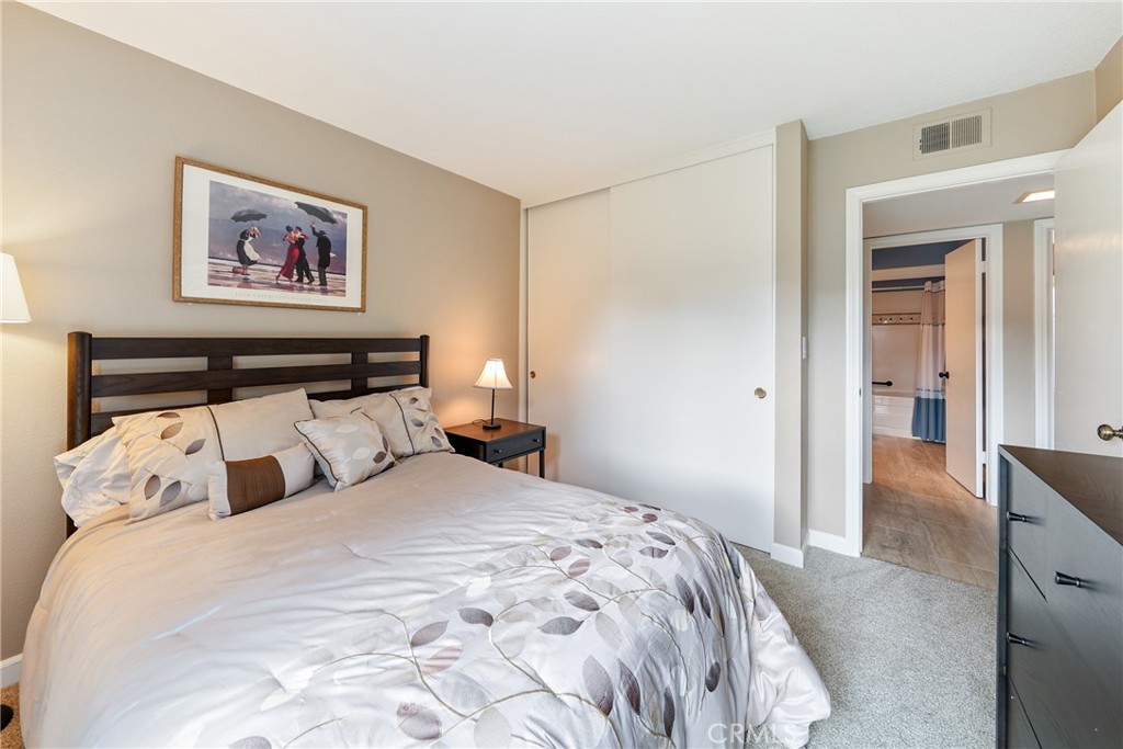 MLS #OC25231008 image #33