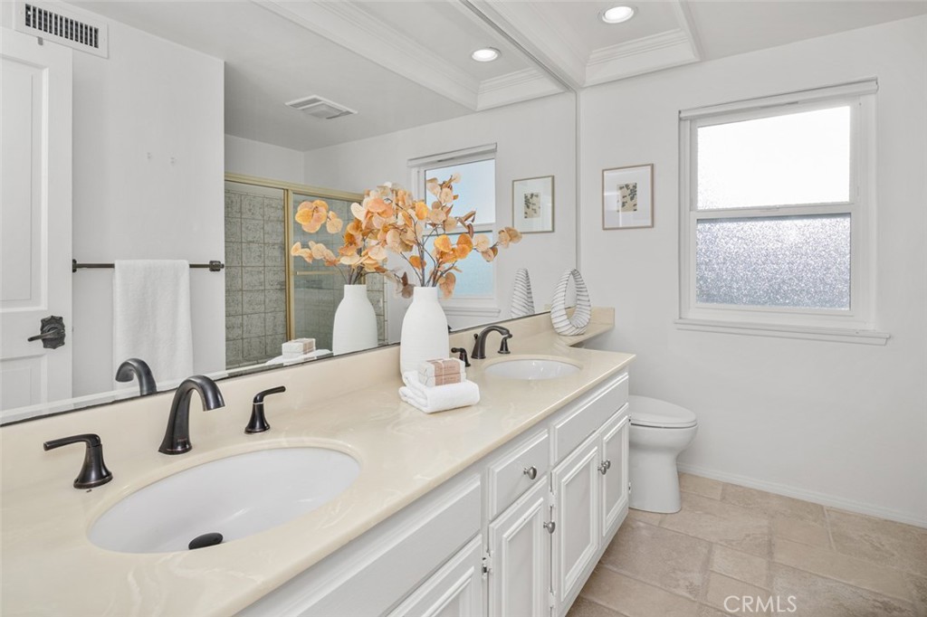 MLS #OC25231044 image #37