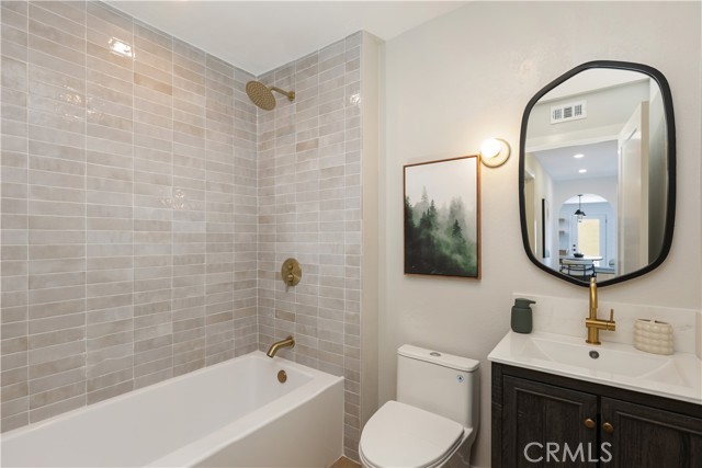 MLS #OC25231221 image #19