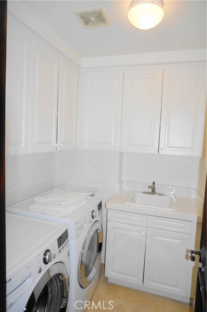 MLS #OC25231416 image #24