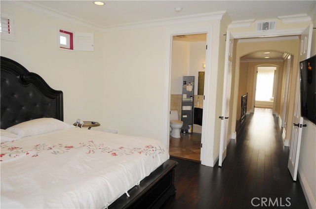 MLS #OC25231416 image #32